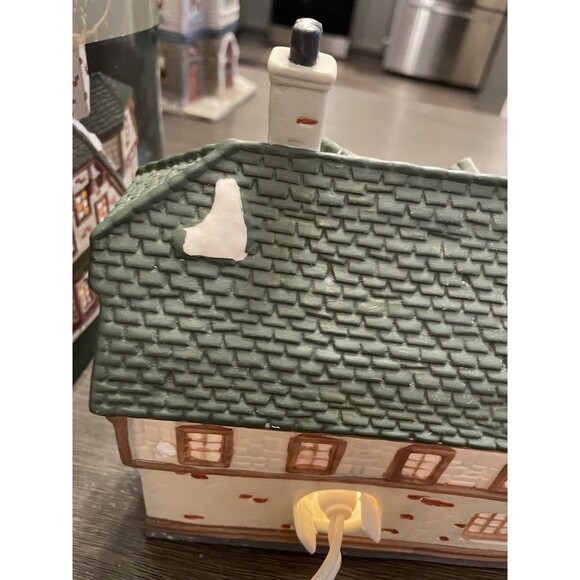 Dickens Keepsakes Roadhouse inn Porcelain Lighted House Light Kit - Picture 11 of 16